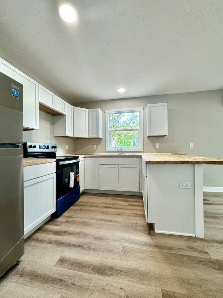 629 Amity Ave - Photo 3 of 7