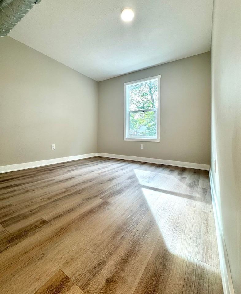 629 Amity Ave #2 - Photo 7 of 22