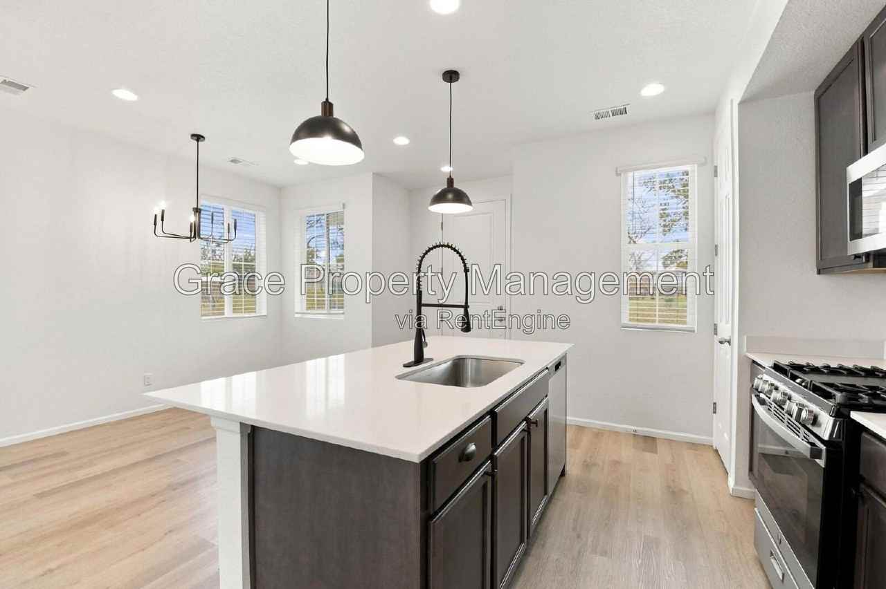 6153 Two Leaf Dr - Photo 7 of 44