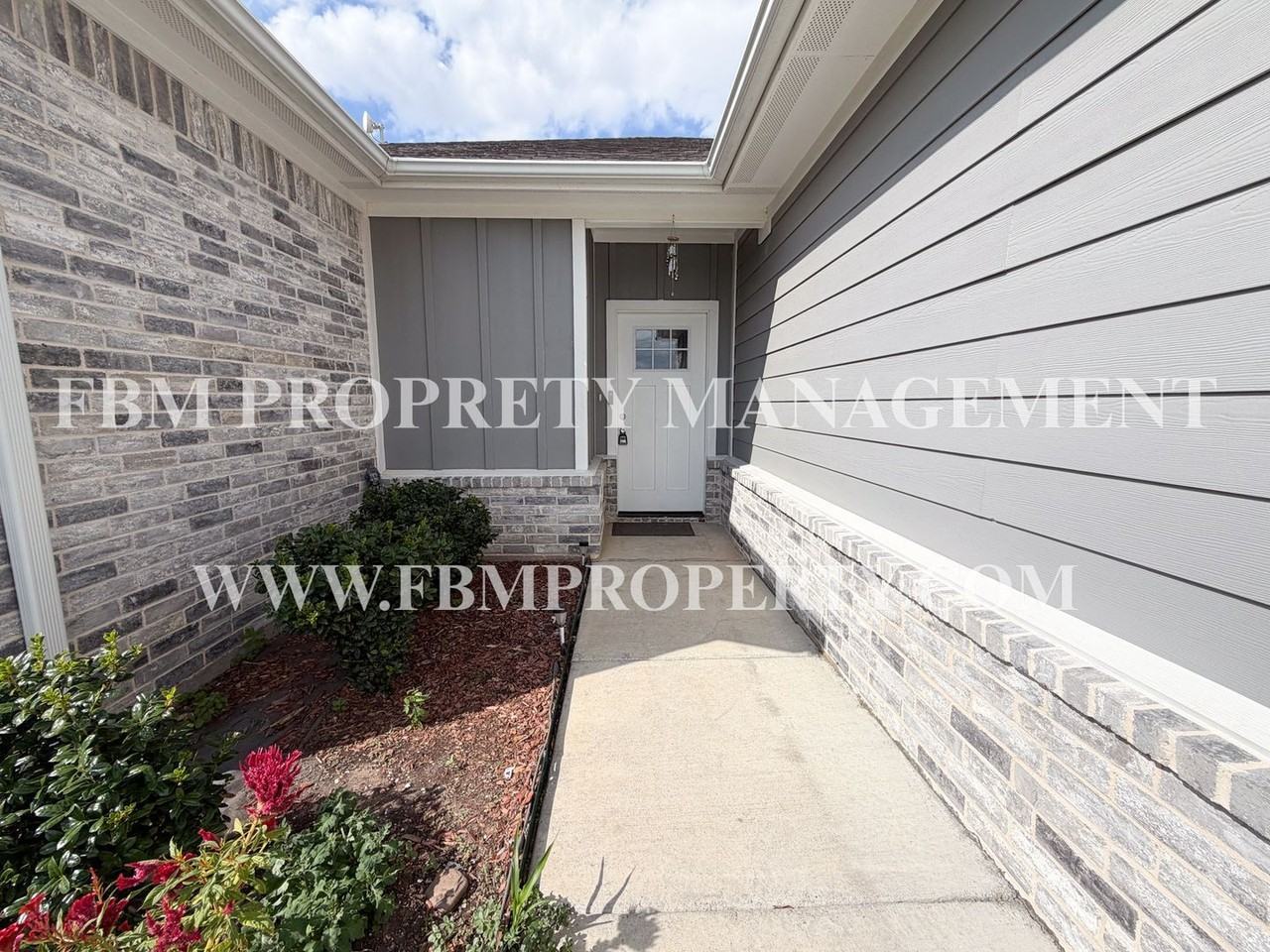 3708 Skylane Ave - Photo 3 of 28