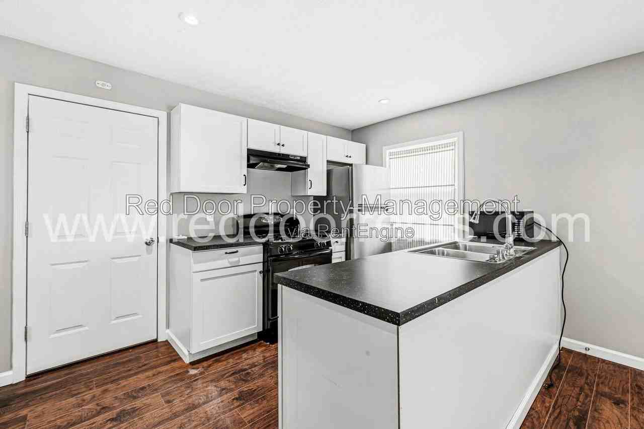 3825 E 11th St - Photo 4 of 27