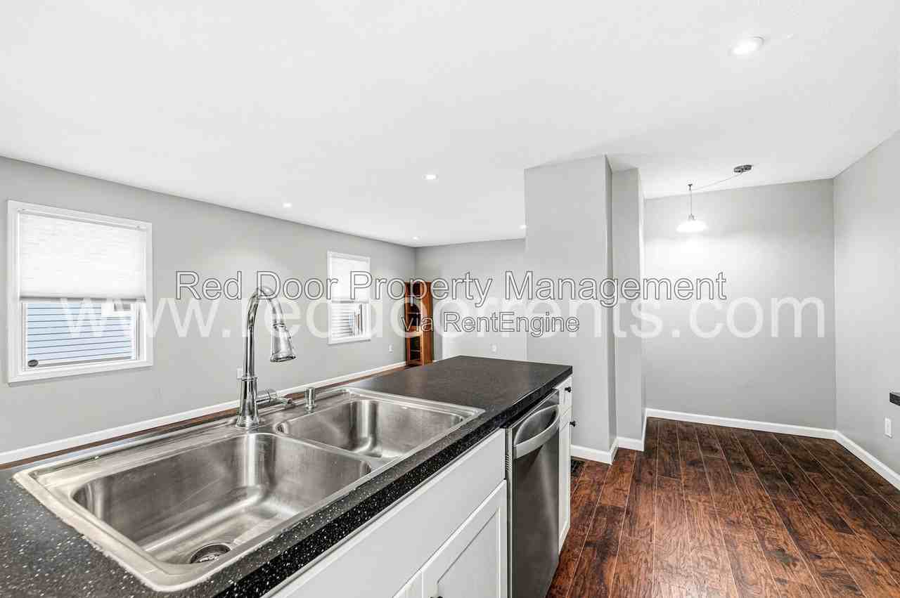 3825 E 11th St - Photo 6 of 27