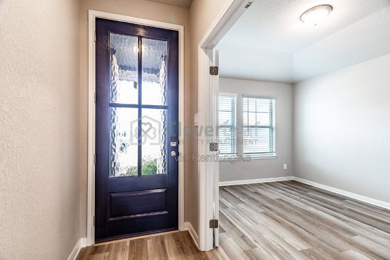 2902 Clemente Way - Photo 4 of 35