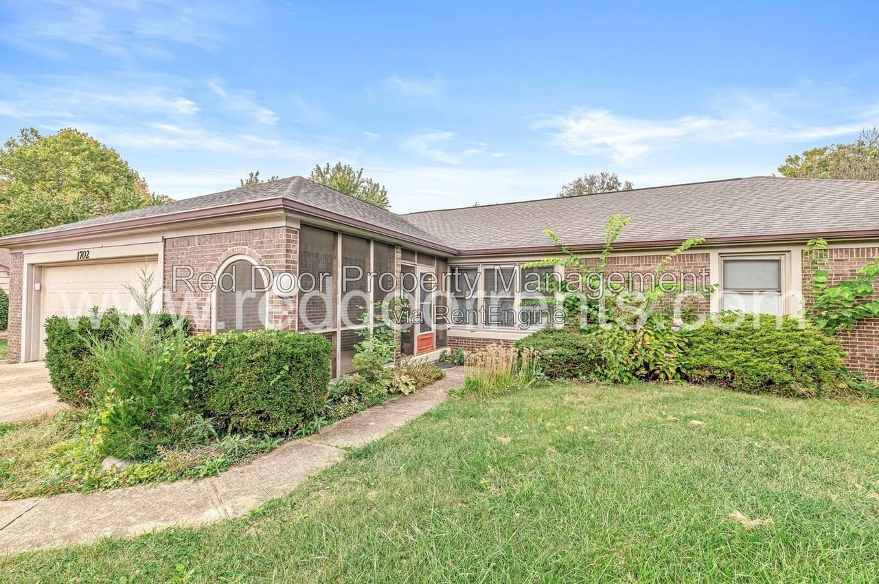 1702 Sycamore Dr - Photo 2 of 37