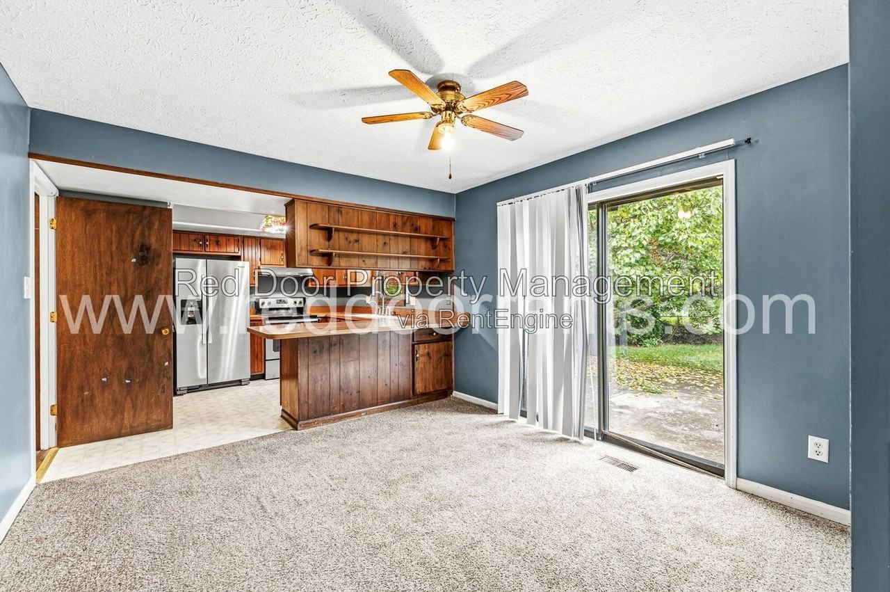 1702 Sycamore Dr - Photo 4 of 37