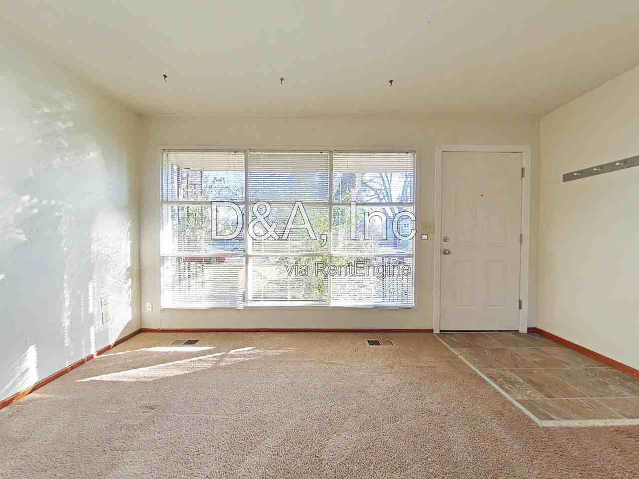 836 Nw 34th St - Photo 2 of 13