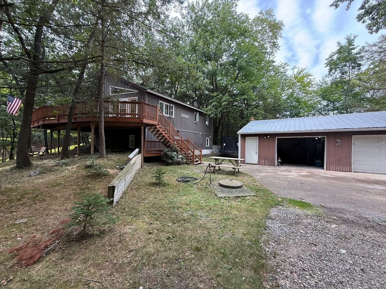 5700 Lakeshore Ct - Photo 3 of 30