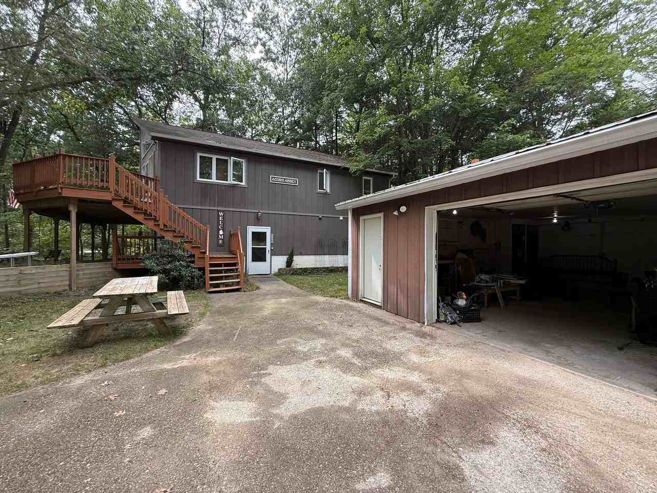 5700 Lakeshore Ct - Photo 5 of 30