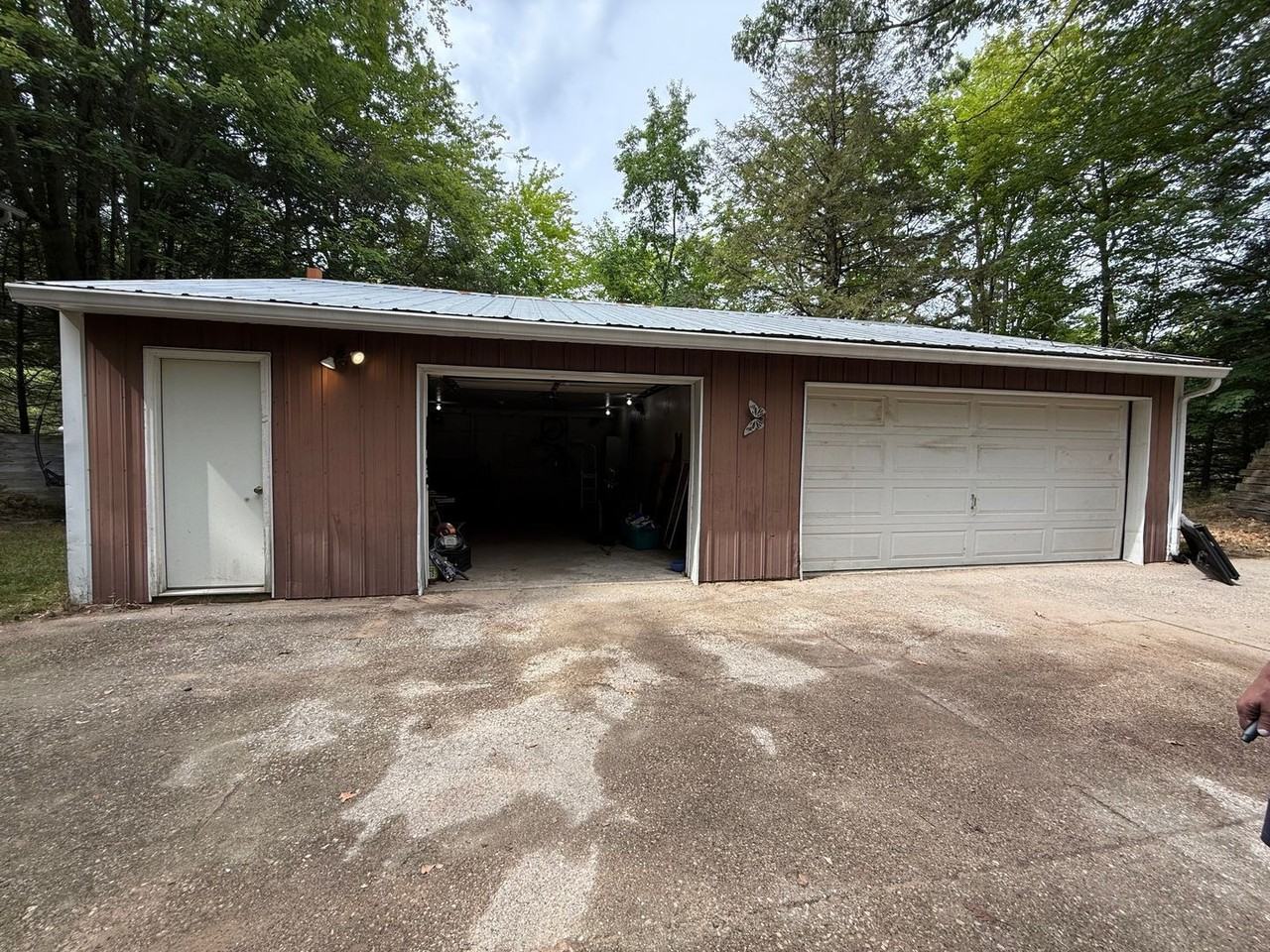 5700 Lakeshore Ct - Photo 6 of 30