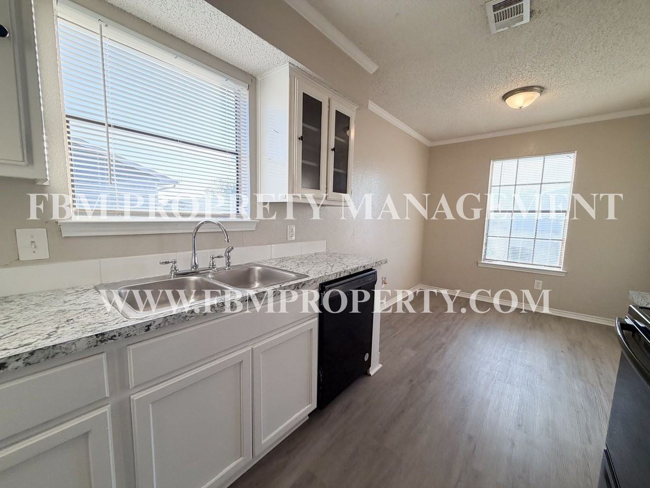 310 Kings Way Dr #D - Photo 5 of 18