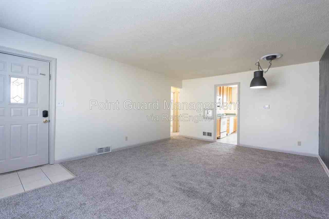 6112 E Oakwood Dr #1 - Photo 7 of 25