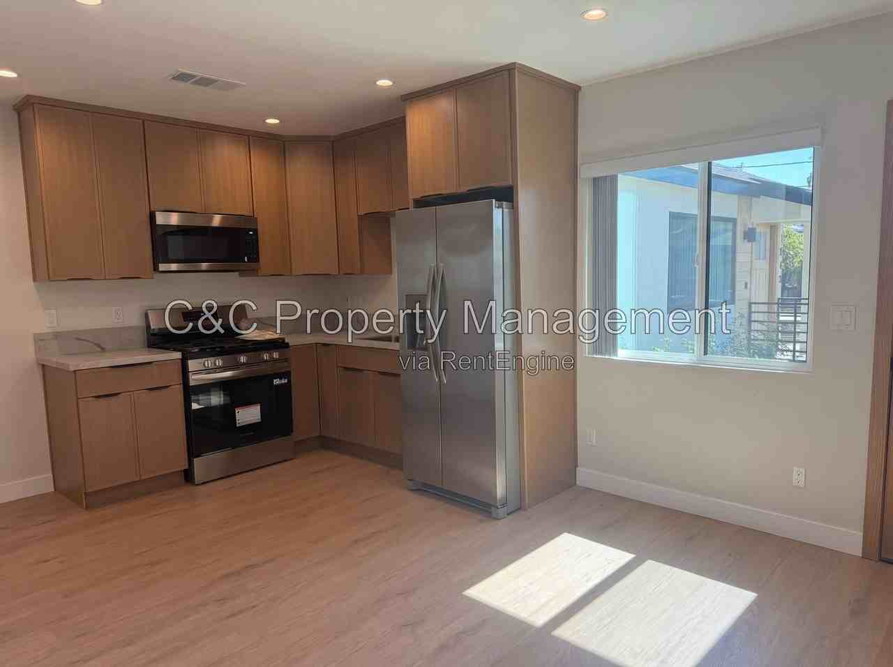 1647 E 50th St - Photo 4 of 16