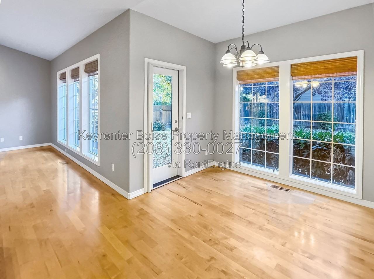 2440 E Bancroft Ct - Photo 7 of 26