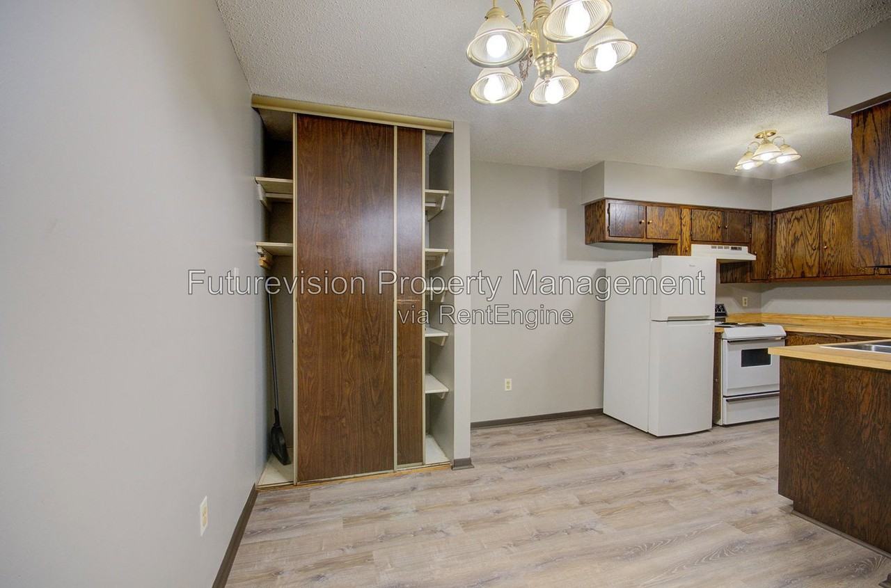 2230 Oneida St #302 - Photo 5 of 11