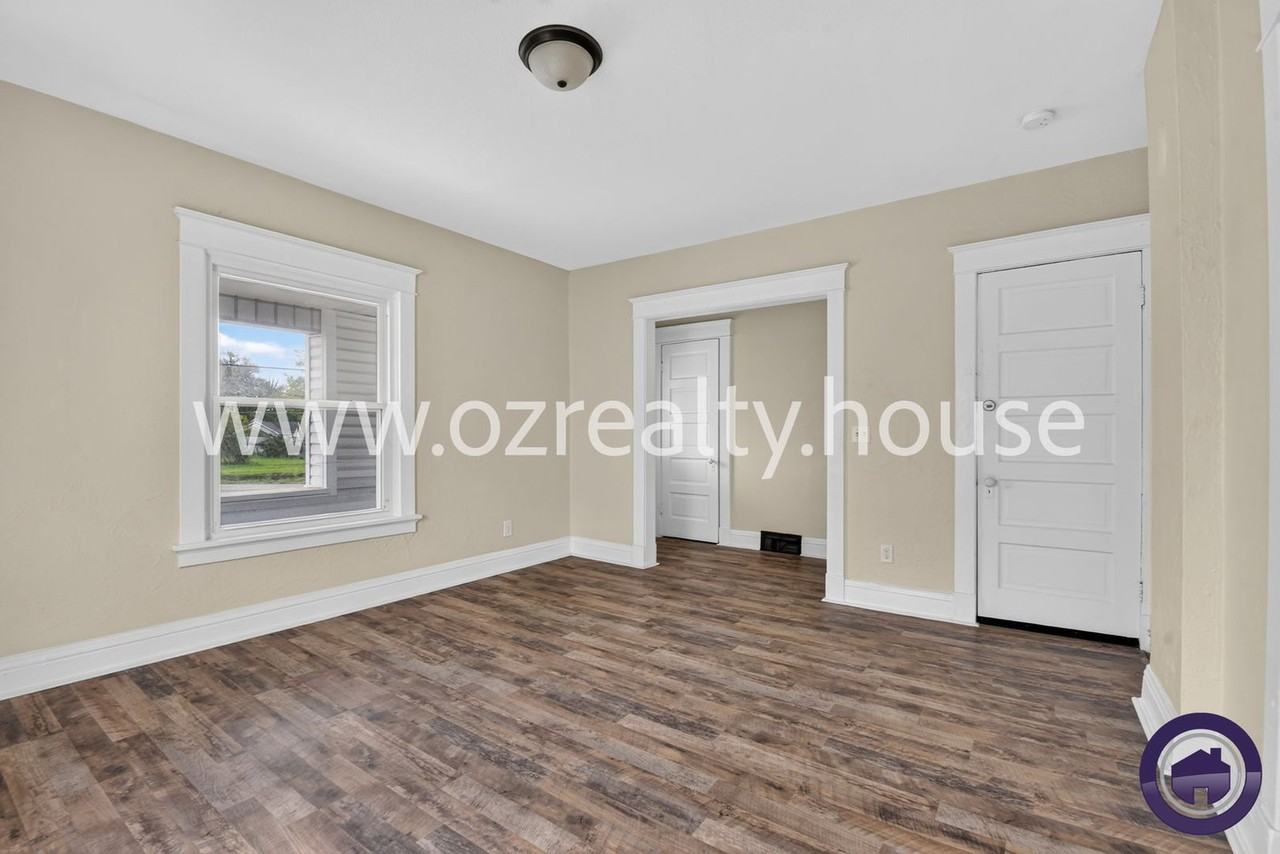 441 Nevada St - Photo 3 of 17