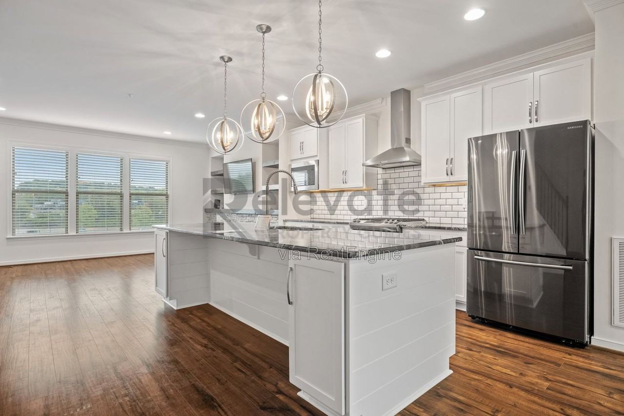 5017 Old Main St - Photo 6 of 36