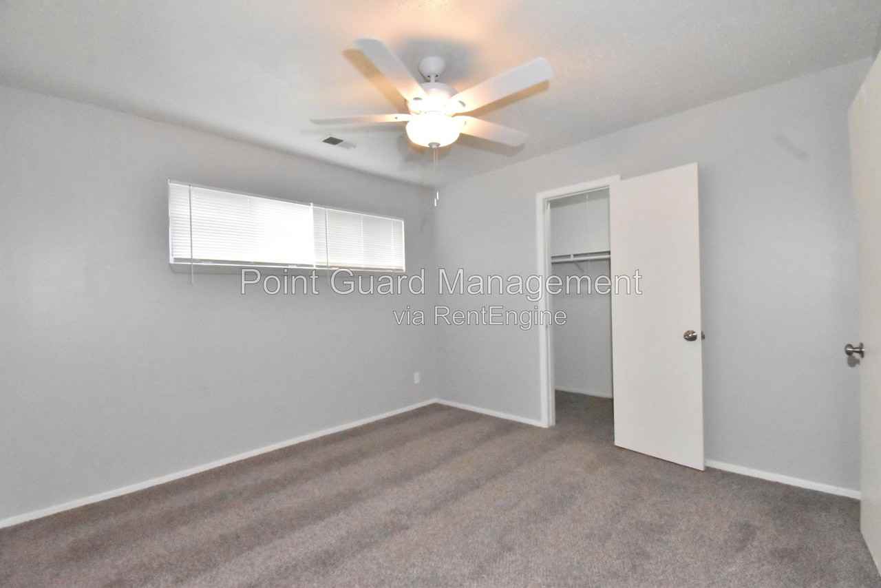 1413 Cambridge Pl #1413-22 - Photo 3 of 14
