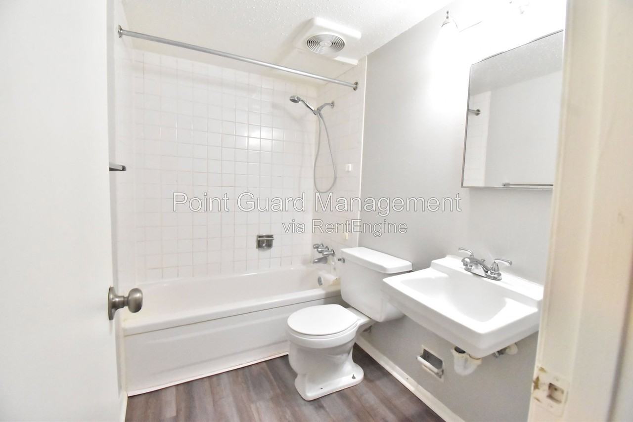 1413 Cambridge Pl #1413-22 - Photo 4 of 14