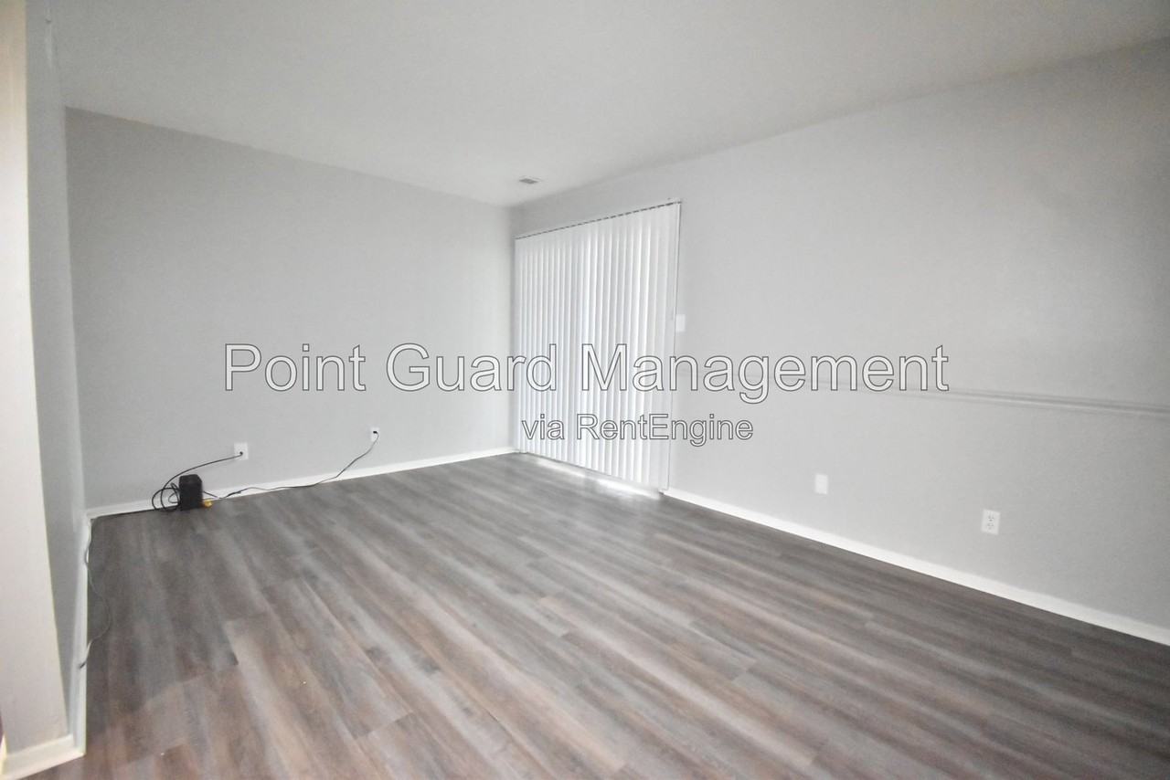 1413 Cambridge Pl #1413-22 - Photo 5 of 14