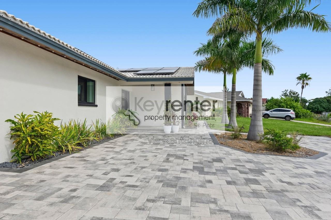 10464 Hetrick Cir W - Photo 4 of 41