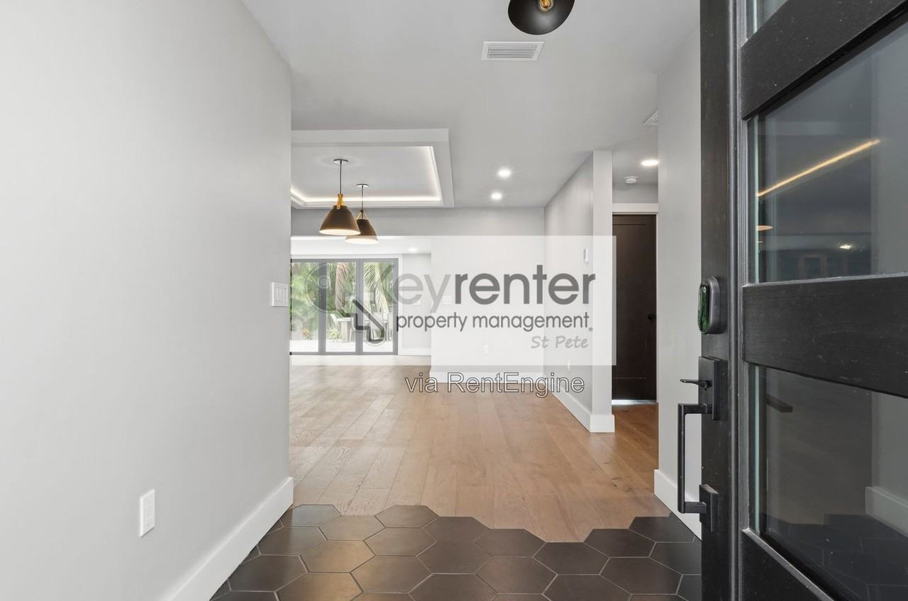 10464 Hetrick Cir W - Photo 6 of 41