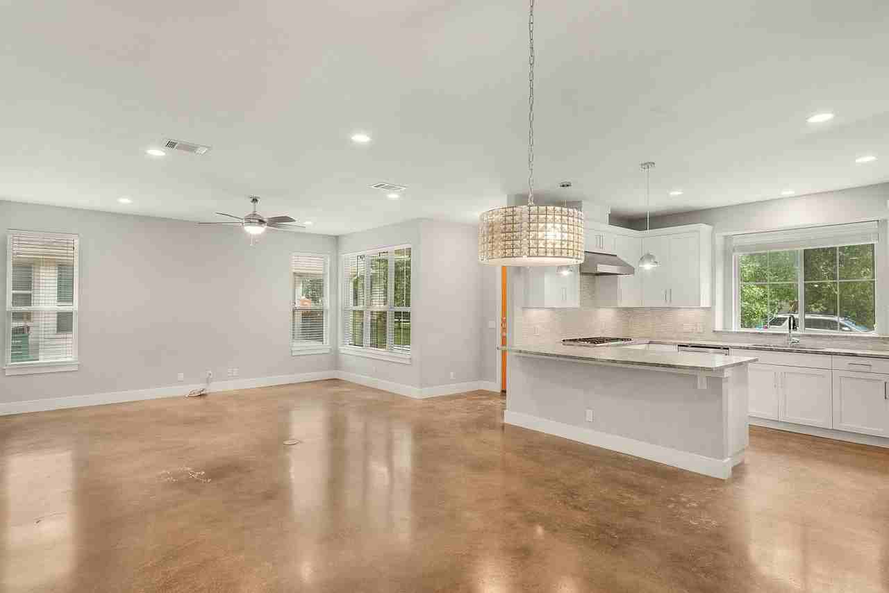 703 E 49th St #B - Photo 2 of 28