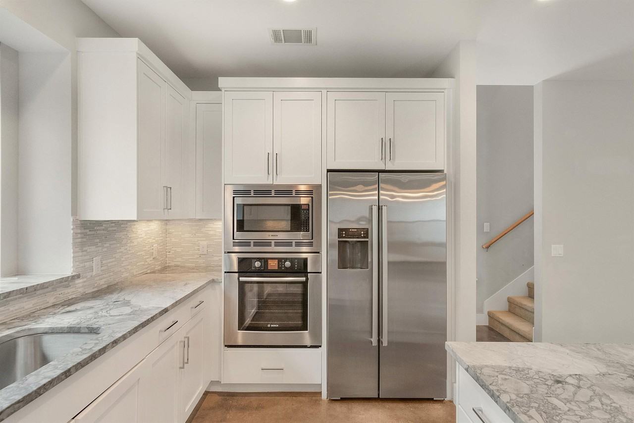703 E 49th St #B - Photo 4 of 28