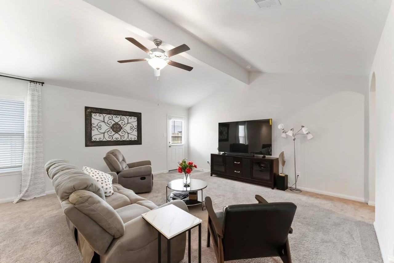408 Elaine Valley Dr - Photo 4 of 26