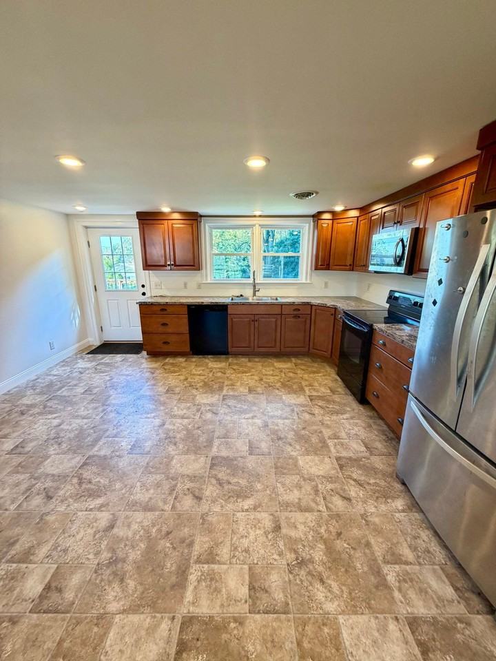 719 W High St - Photo 3 of 31