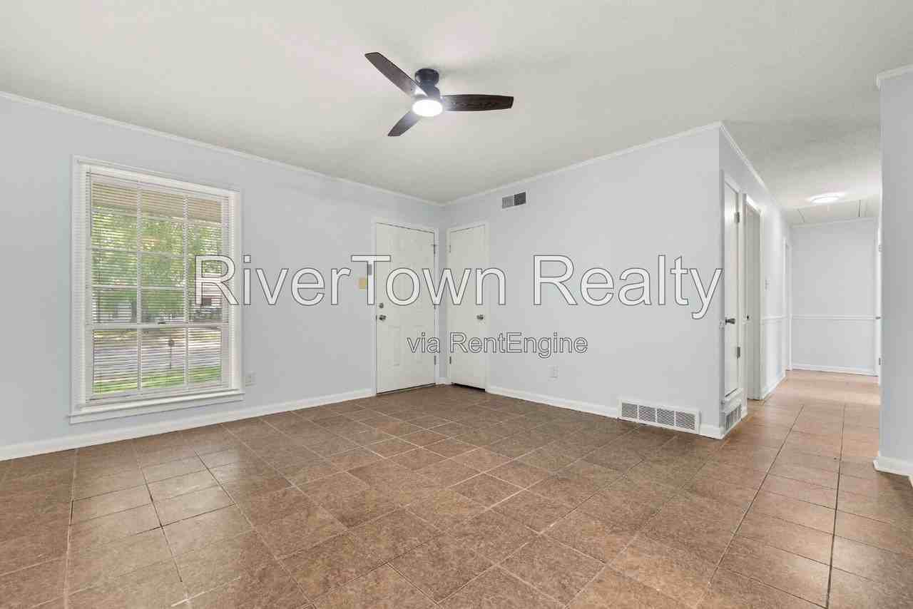 2885 Clearbrook St - Photo 4 of 20