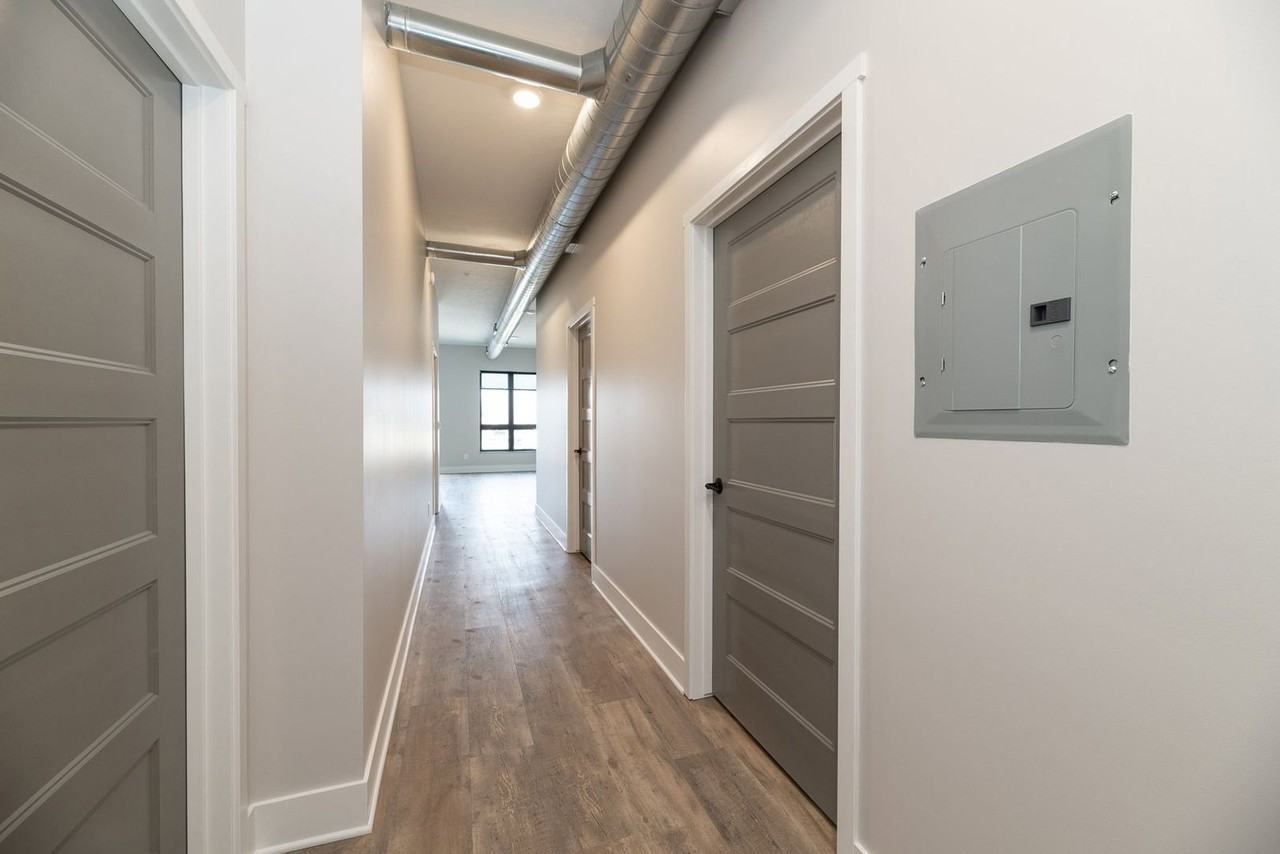 303 Center St - Photo 6 of 30