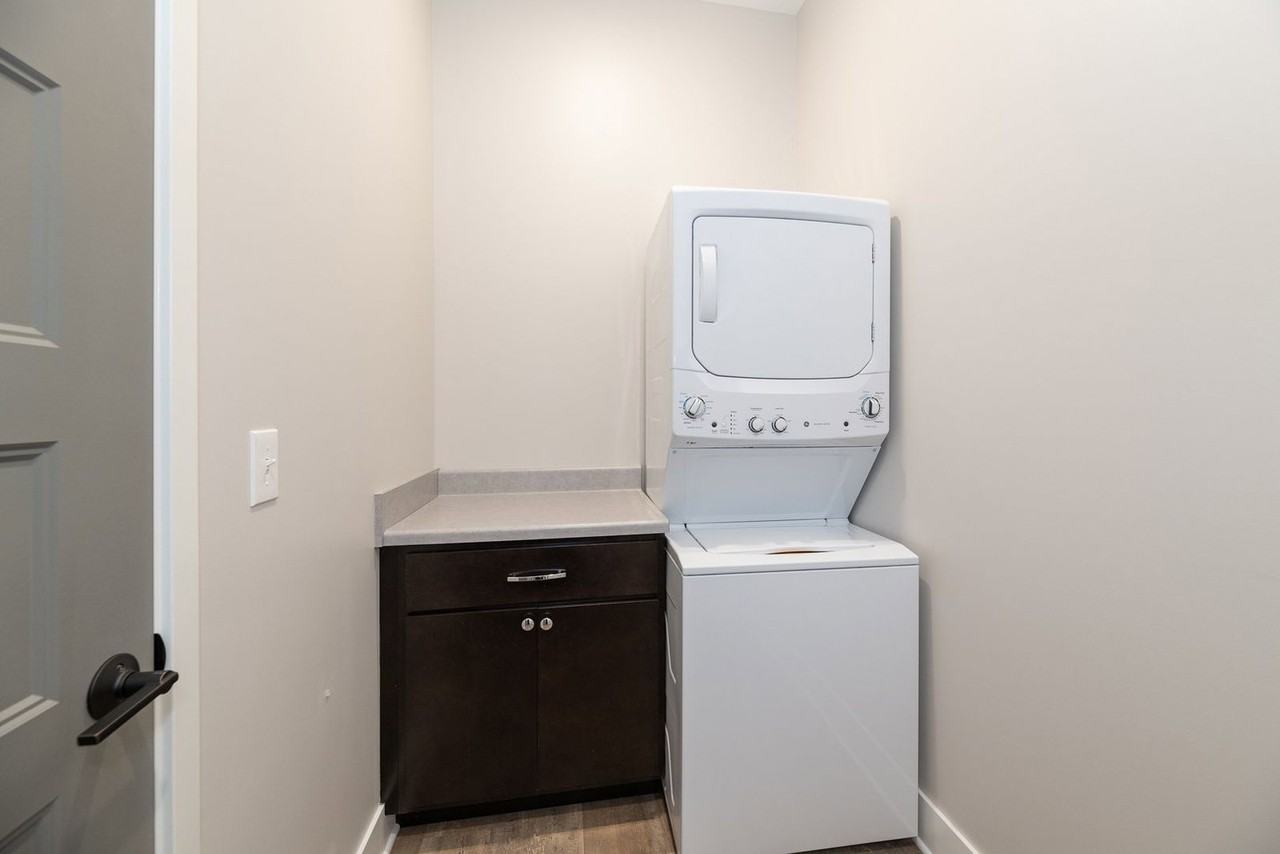 303 Center St - Photo 7 of 30