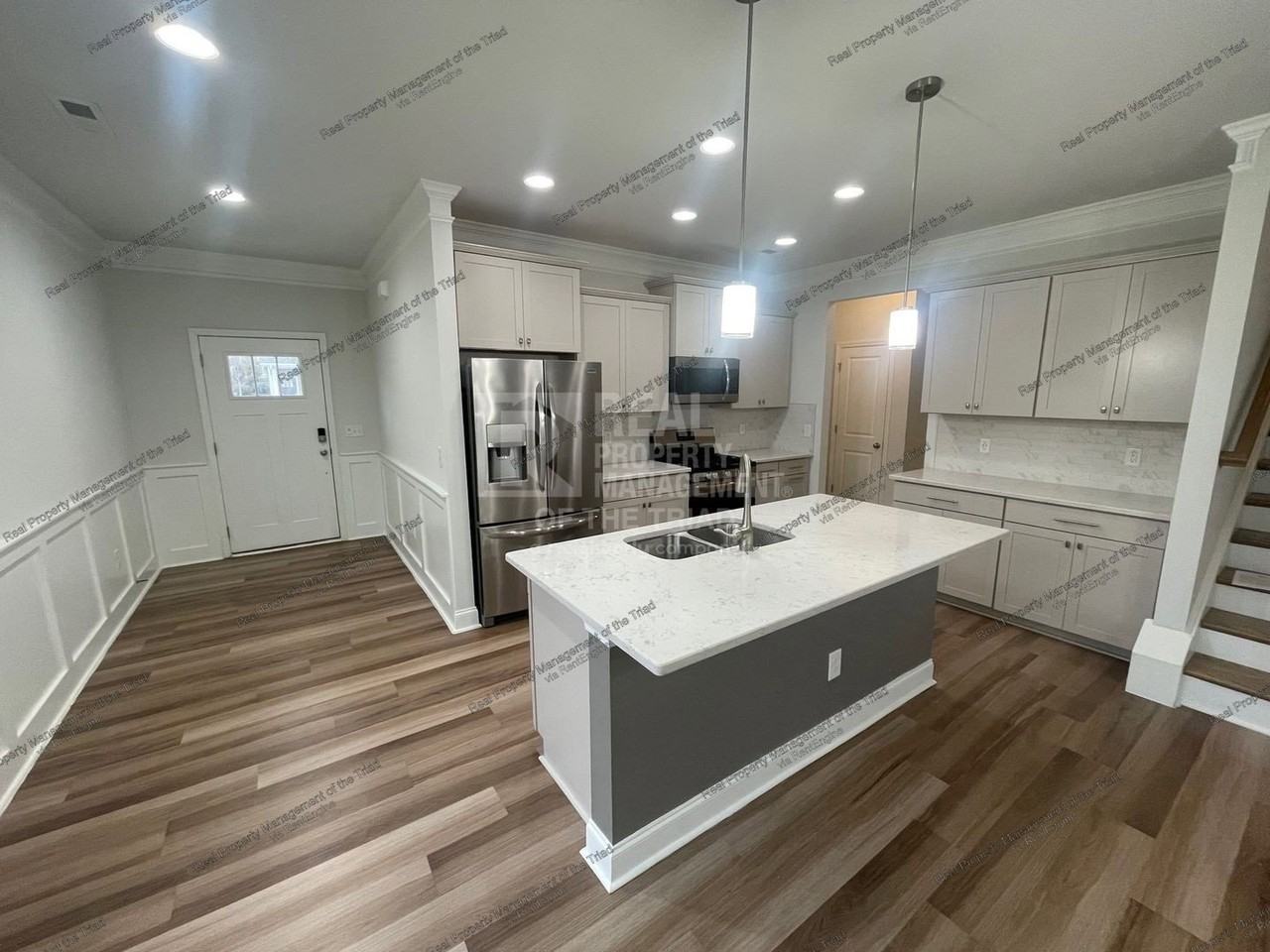 813 Riley Ln - Photo 2 of 19