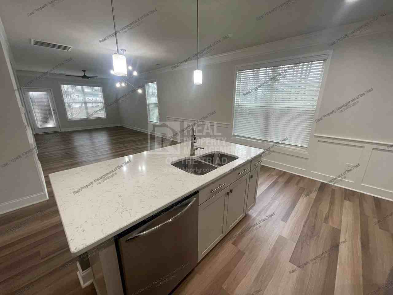813 Riley Ln - Photo 4 of 19