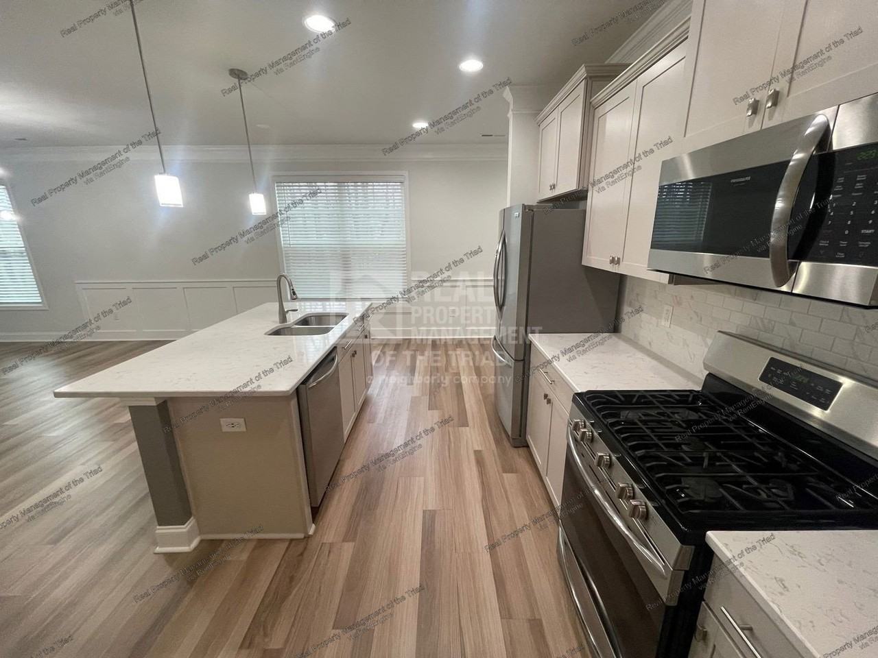 813 Riley Ln - Photo 5 of 19