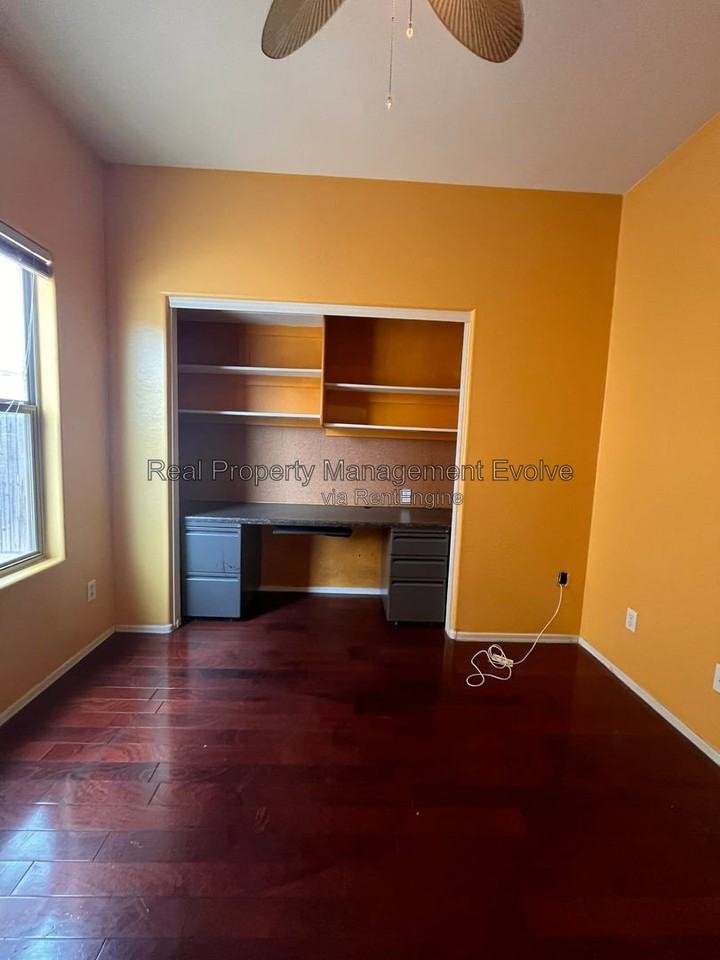 6453 W Diana Ave - Photo 5 of 33