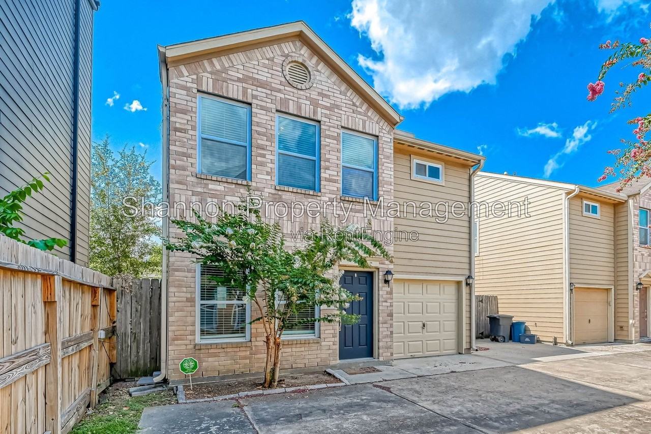 3204 Cline St #D - Photo 3 of 30
