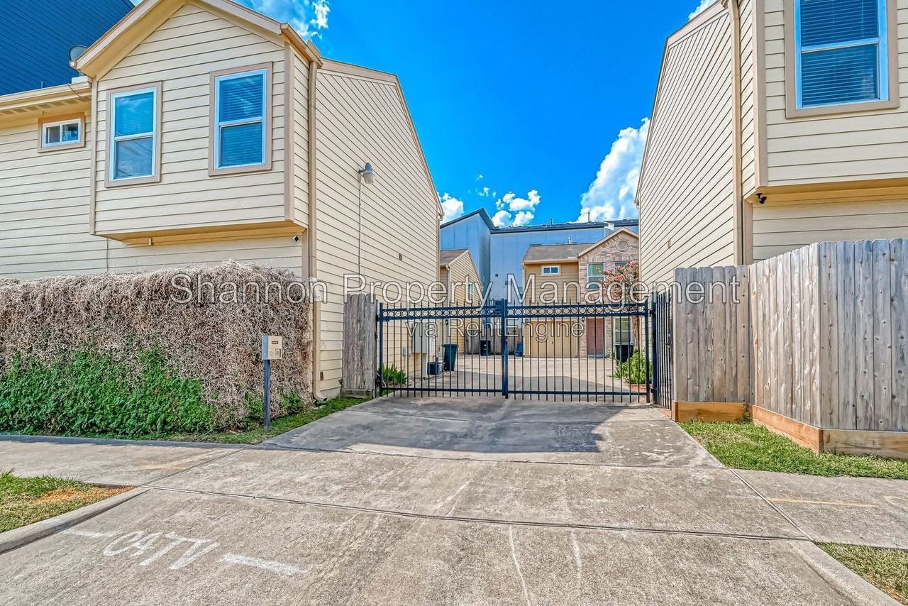 3204 Cline St #D - Photo 4 of 30