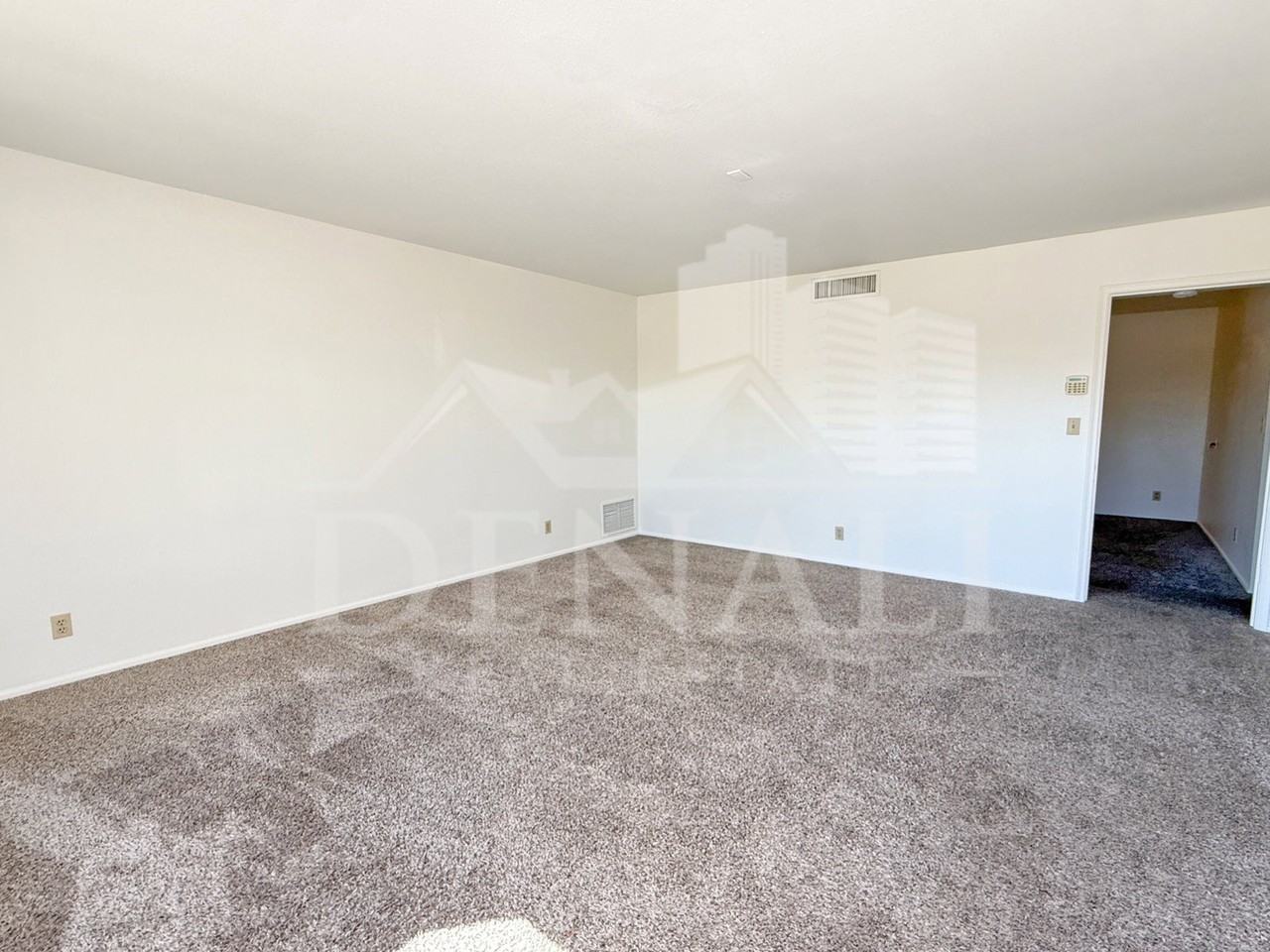 1316 W 13th St - Photo 3 of 29