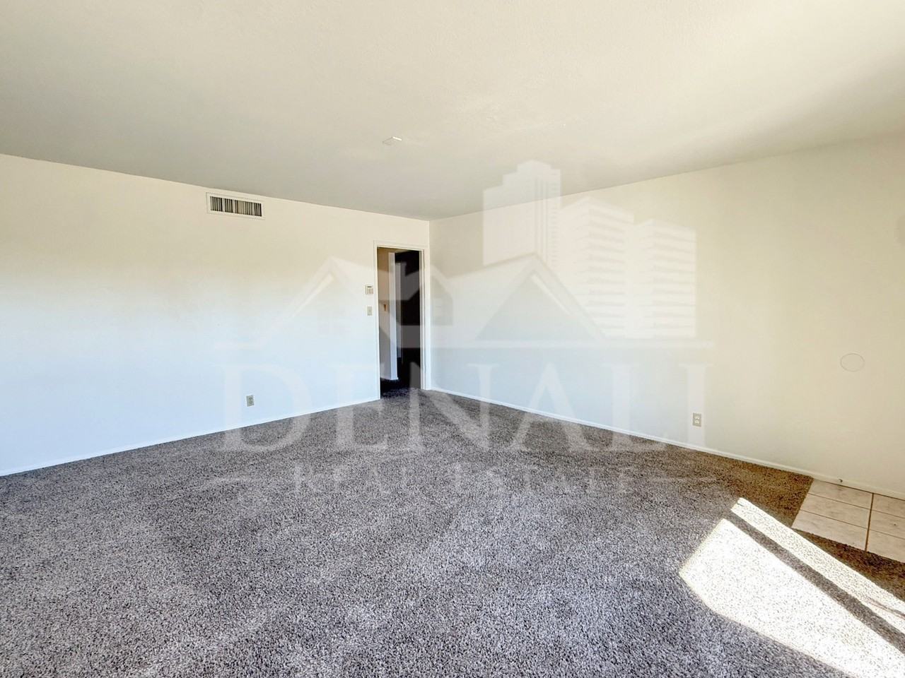 1316 W 13th St - Photo 4 of 29