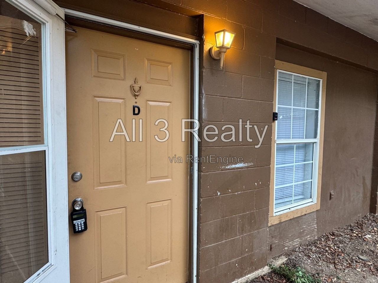 345 Arthur St #D - Photo 2 of 18
