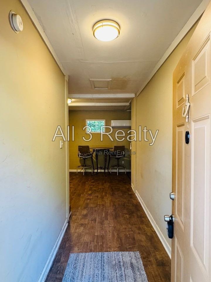 345 Arthur St #D - Photo 3 of 18