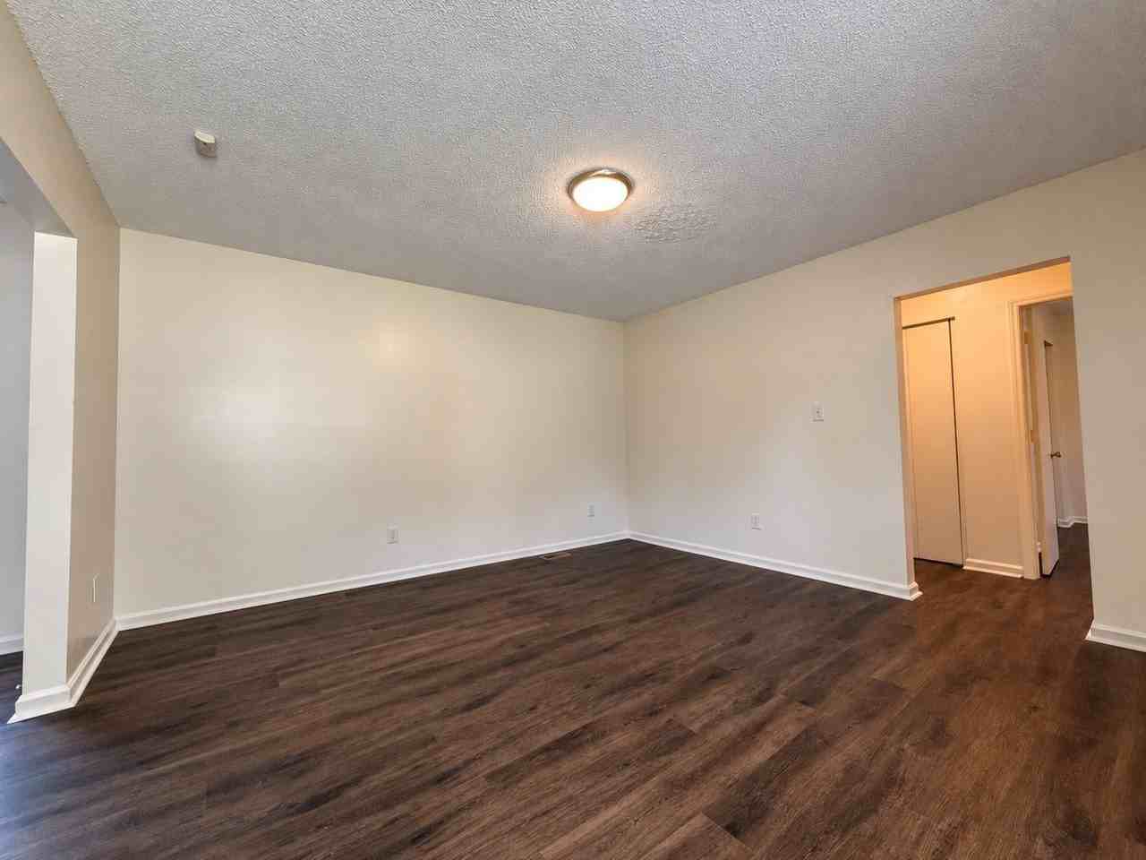 605 Montgomery St - Photo 4 of 15