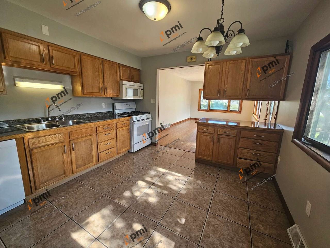 3504 E 21st Pl - Photo 4 of 23