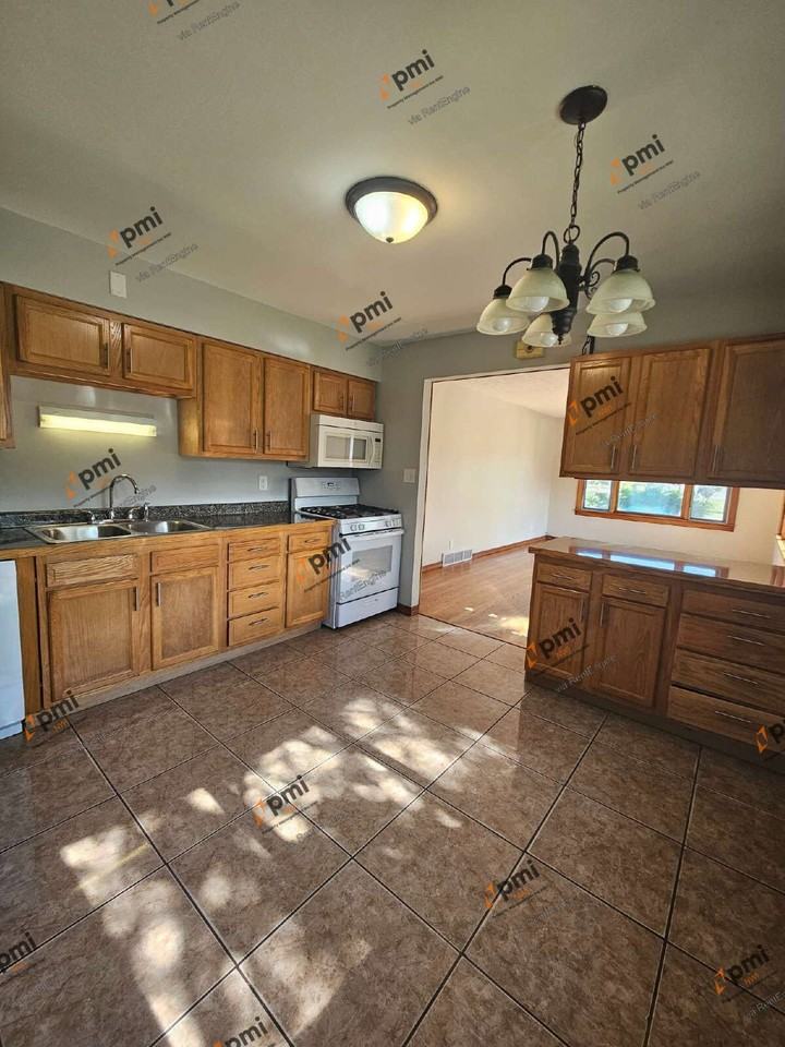 3504 E 21st Pl - Photo 5 of 23