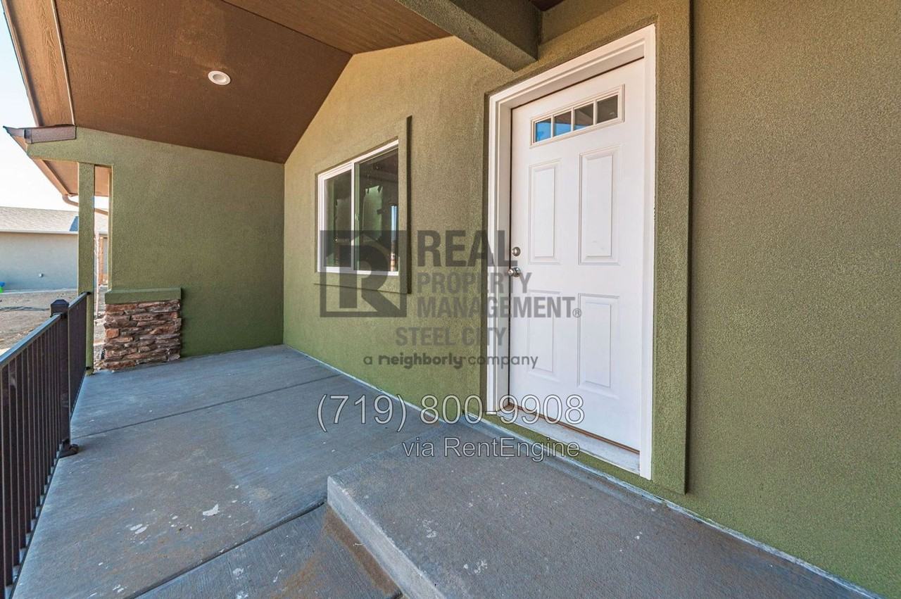 467 S Laporte Dr - Photo 2 of 33