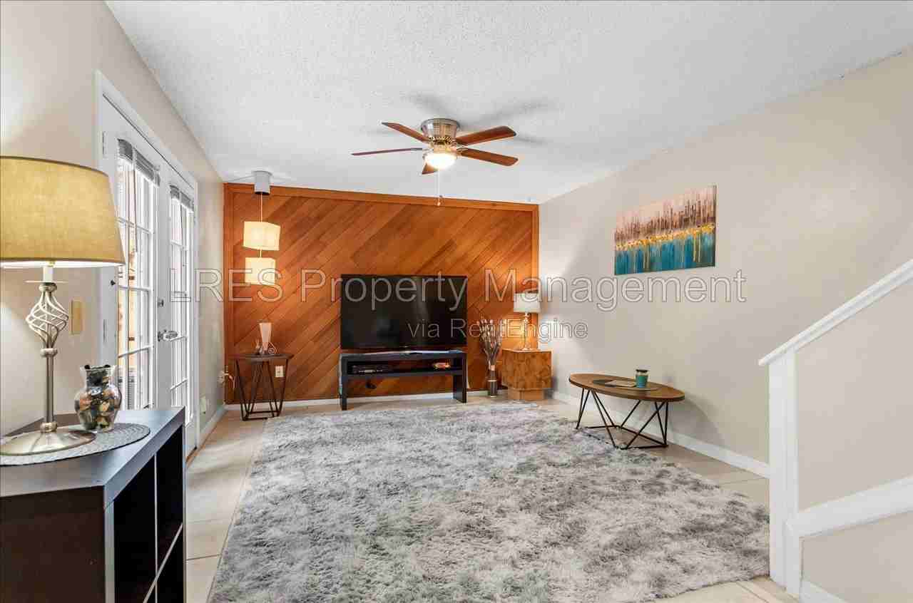 4600 Lighthouse Cir #1 - Photo 4 of 22