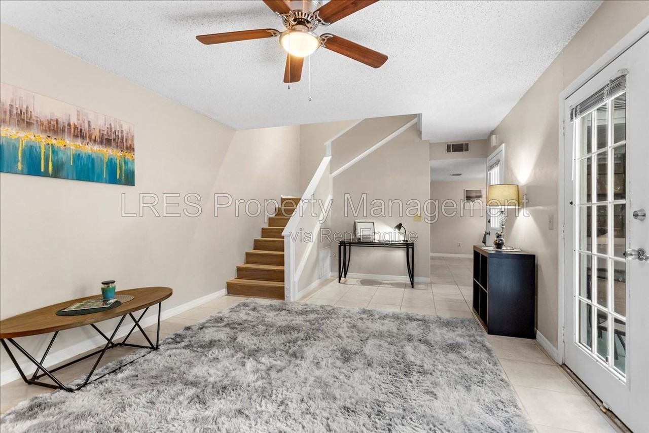 4600 Lighthouse Cir #1 - Photo 5 of 22