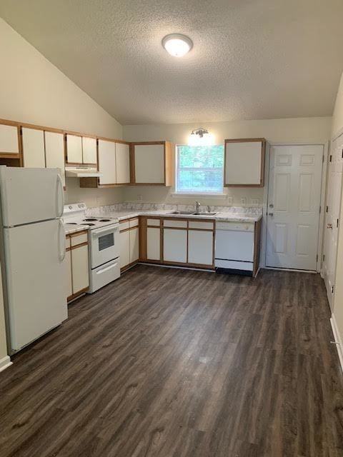 4120 Bridge Ct #B - Photo 3 of 13