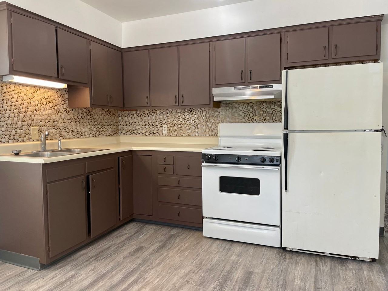 1922 Sunnyside Dr - Photo 4 of 19